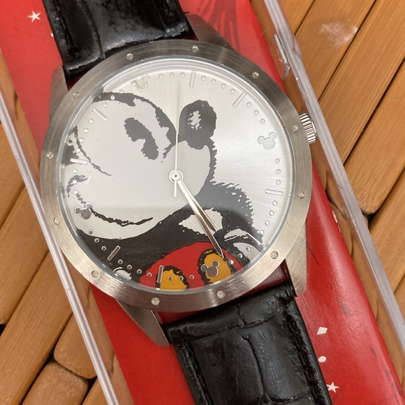 Like New unworn watch limited edition in box Disney Mickey Mouse Mens Watch - Picture 7 of 11